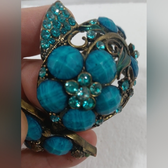 Vintage Hinged Bracelet Fish Blue Stones Brass Beautiful Statement Piece - Picture 2 of 12